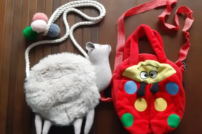 Bolsa Lhama ZARA kids + bolsa vermelha joaninha 