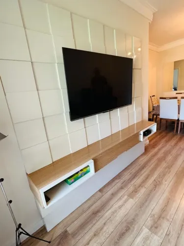 Lindo painel para TV com design quadriculado 3D