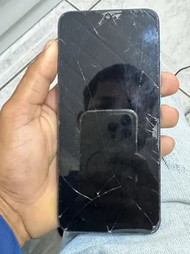 Motorola moto e7 Power (tela quebrada e bateria ruim)
