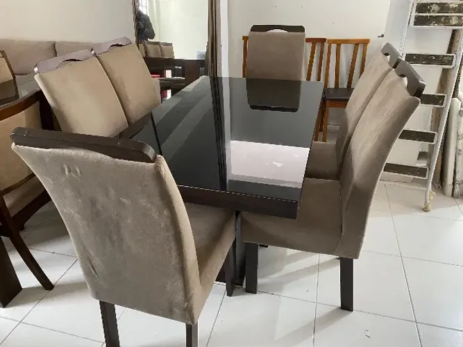 Mesa de jantar c/ 6 cadeiras estofadas
