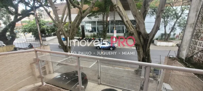 Casa comercial de 308m² em rua com grande fluxo de veículos