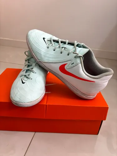 Chuteira Society Nike Phantom GX II Club em ótimo estado