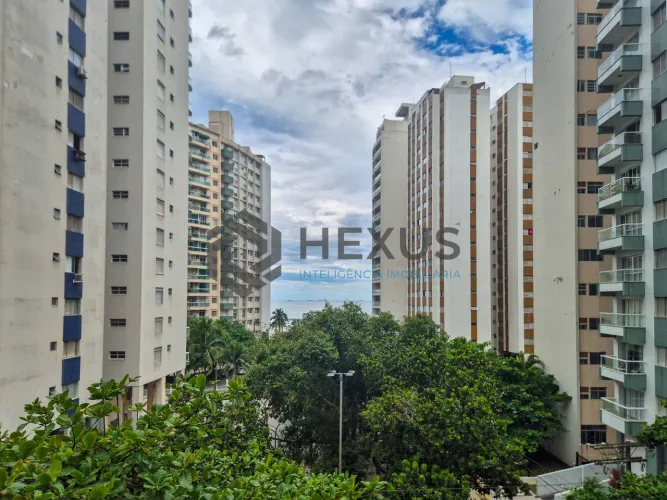 Apartamento reformado com vista mar a 1 quadra da praia nas Pitangueiras, Guarujá