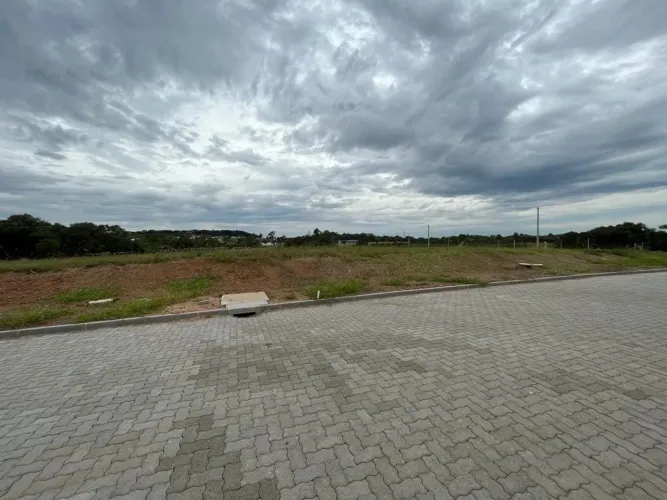 Terreno à venda em Santa Cruz do Sul-RS, Bairro Linha Santa Cruz, 300m² de área. Adquira j