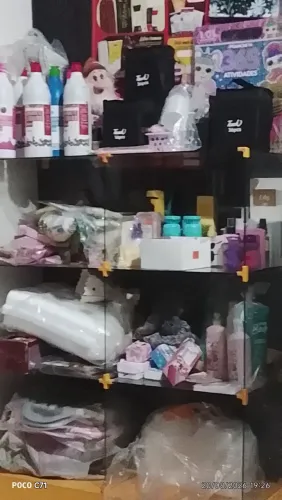 Vendo vitrine com produtos