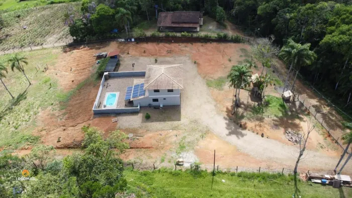 Chácara com 20mil m² e casa com 120m² em São João do Itaperiú - SC