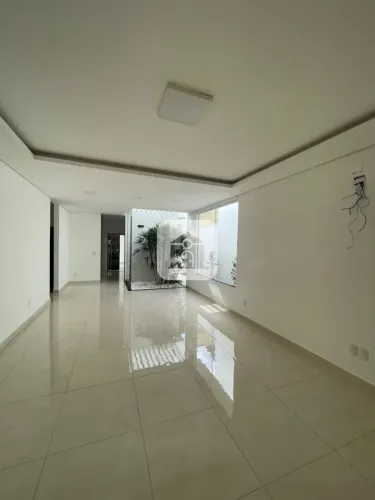 Casa para locação no bairro Jardim Botânico