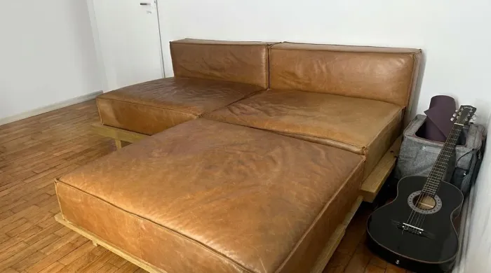 Sofá Modular em couro legítimo + Pufe