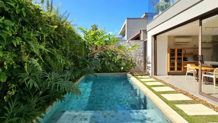 Casa moderna à venda na praia de Juquehy - 5 suítes e piscina em condomínio fechado
