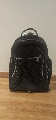 Mochila Kippling de Rodinha