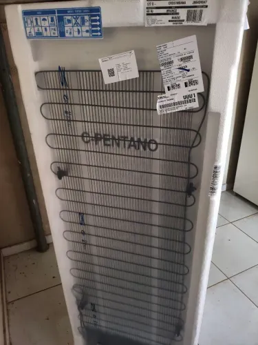 Vende-se geladeira, marca consul na caixa