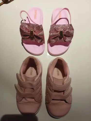 Tênis n° 24 e Chinelo n° 24/25 - R$ 25,00 cada par.