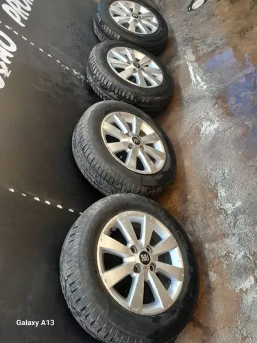 Rodas Fiat aro 14 com pneus bons