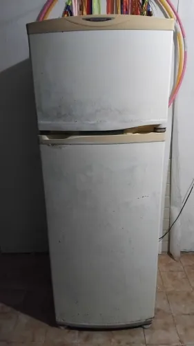 REFRIGERADOR BRASTEMP FROST FREE