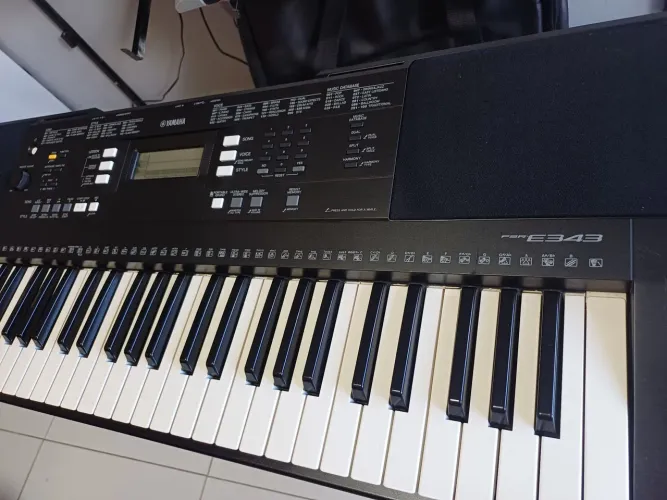 Teclado yamaha psr E343 em perfeito estado 