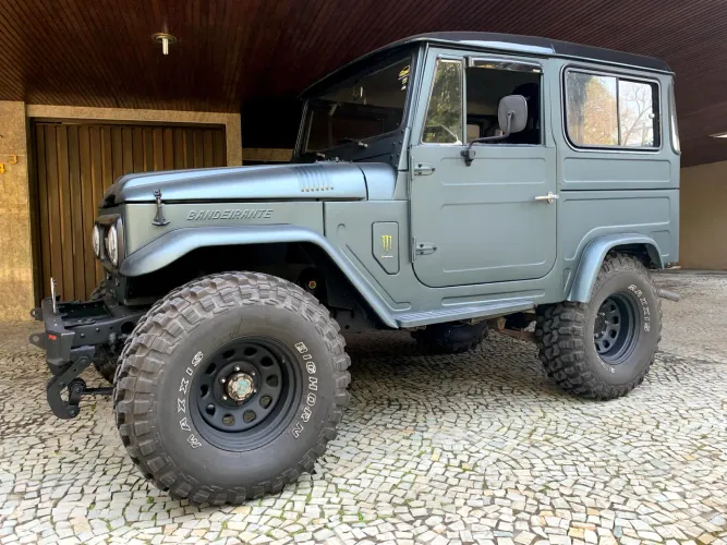 Toyota Band.Jipe Cap.de Aço Chas. Curto Diesel 1985