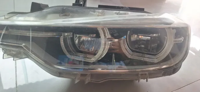 Farol direito BMW 320i