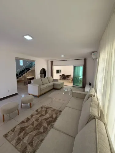 Casa de esquina no Alphaville Eusébio com área de lazer privada