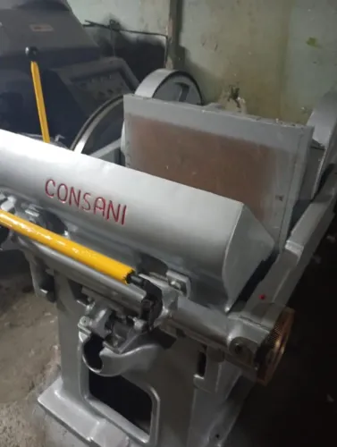 42 Corte e Vinco Consani 60 x 40 cm, Maquina esta São Paulo Capital, Dupla Engrenagem R$ 2