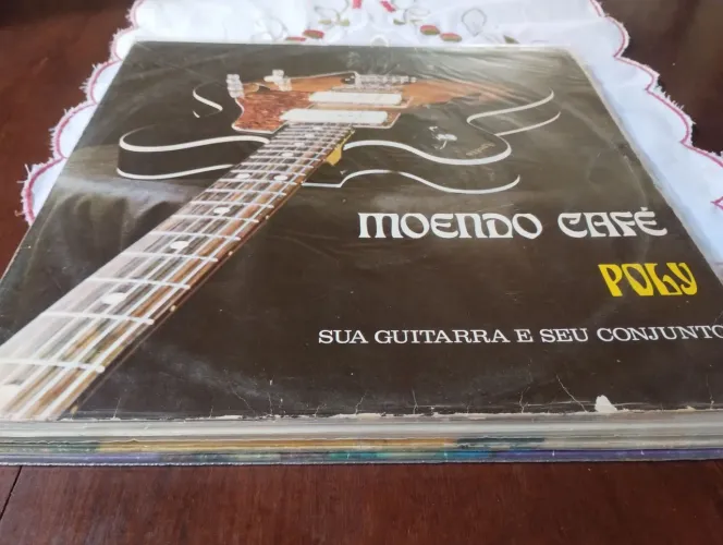 Poly e seu conjunto disco vinil