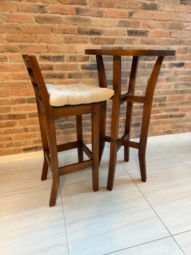 Mesa bistrô e banqueta alta