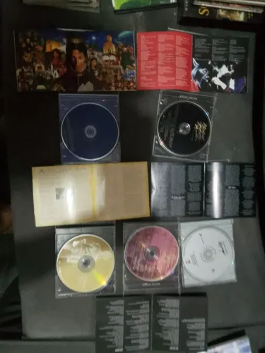 Coleção do rei do pop Michael Jackson100 cada ou todos400 colecionadores e amam as musicas