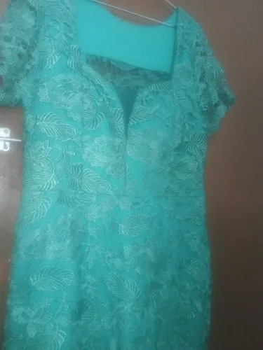 Vestido de festa verde oliva claro