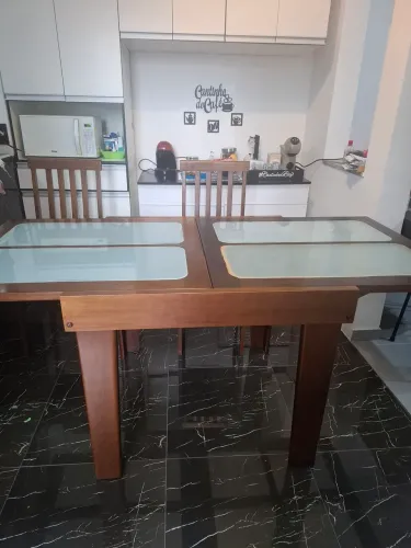 Vende conjunto mesa de jantar de madeira maciça retratil (abre e fecha)
