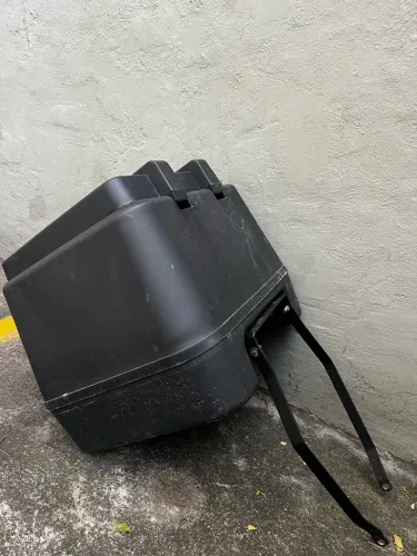 BAÚ 80L COM FERRAGEM
