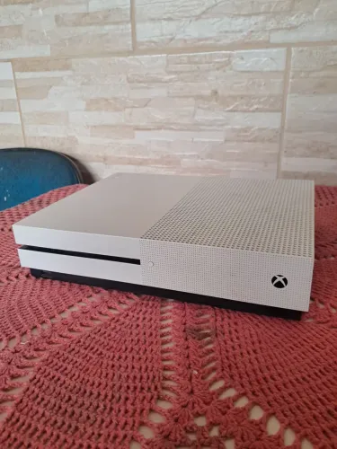 Xbox One S (Para retirada de peças)