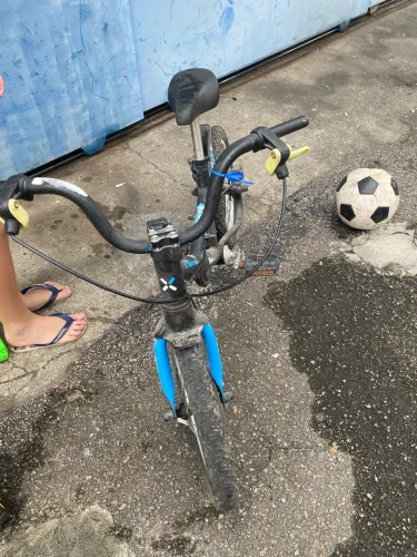 Bicicleta pouco usada, precisa das uma geral por estar guardada.