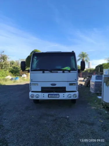 Ford Cargo 816 2013 carroceria facini