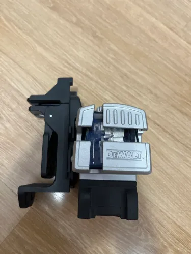 Laser Auto Nível de Ponto/Esquadro 3 linhas DEWALT-DW089