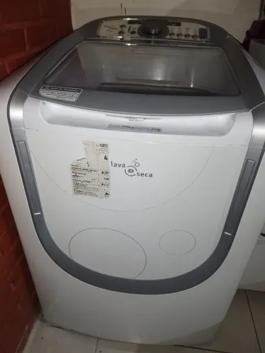 Máquina lava e seca 12 quilos.