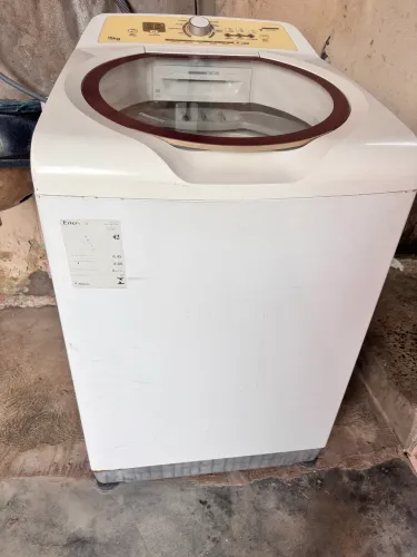 Vende máquina de lavar roupas