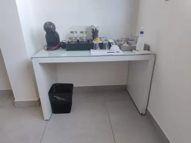 Mesa com tampo de vidro
