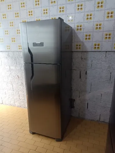 Geladeira Electrolux Frost Free 371L Turbo Congelamento Duplex Cor Inox DFX41