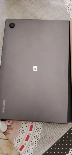 Vendo ou troco tablete da Samsung Semi novo poço tempo de uso caixa e carregador