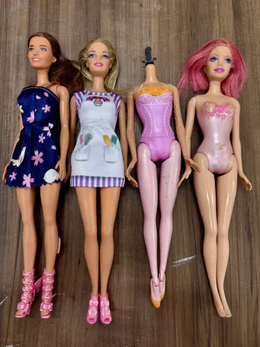 Lote 2 Barbies + 2 sucatas de brinde