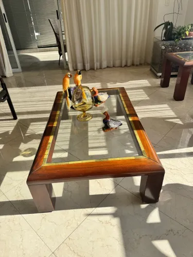Mesa de centro de vidro com madeira
