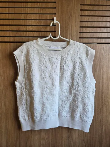 Top Zara em fio branco tamanho 11/12 anos