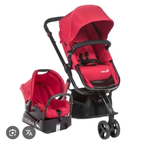 Carrinho com bebê conforto