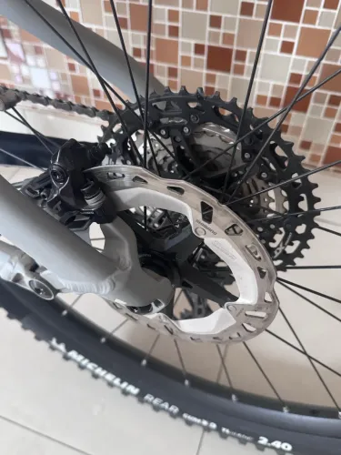 BiCICLETA ELÉTRICA ALUMINIO SENSE IMPULSE E-TRAIL 2020 M SEMINOVA 