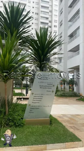 Aluga-se apto de 81m2- 3 dormitórios com 1 suíte + 2 vagas de garagem + depósito