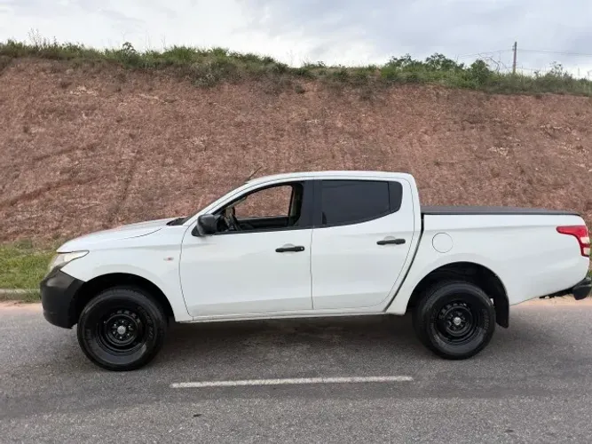 Mitsubishi L200 Triton Sport GLX 2.4 CD Diesel Mec. 2019
