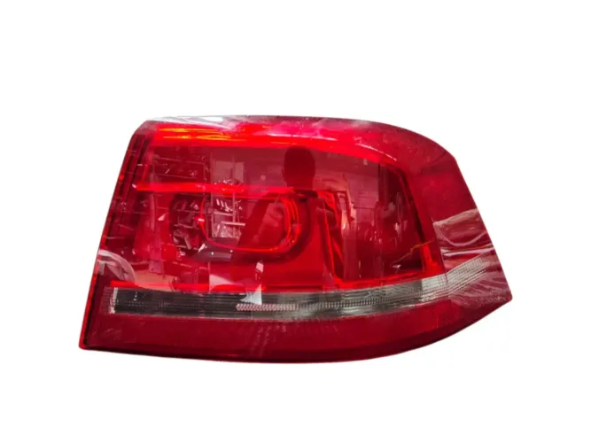 Lanterna Direita Vw Passat Sedan 2011 2012 2013 2014 2015 Direito/passageiro Vermelho