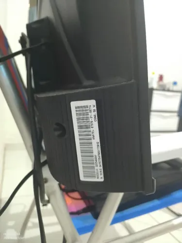 Tv Tcl 32 polegadas pouco tempo de uso perfeito estado 