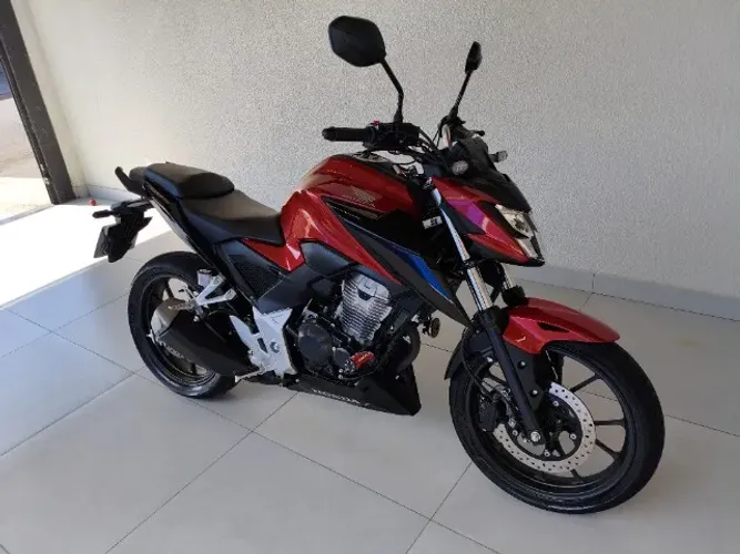 CB300F 2100KM 2025 TWISTER