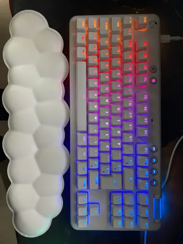 Teclado mecânico Logitech G713 (Apoio de braço original incluso)