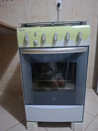 Vendo fogão 4 bocas com grill Ge
